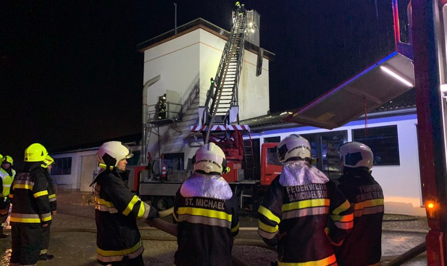 Silobrand nach Blitzeinschlag