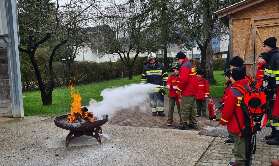 Löschausbildung mit der Feuerwehrjugend